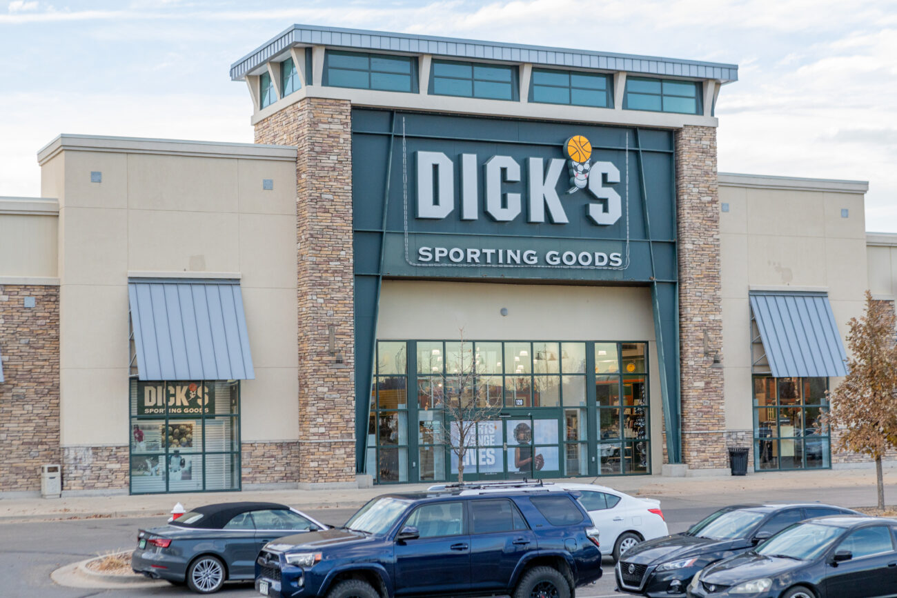 ledge stone on exterior of a dick's sporting goods